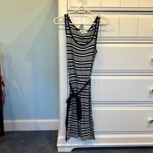 Vineyard Vines white and navy summer cotton dress